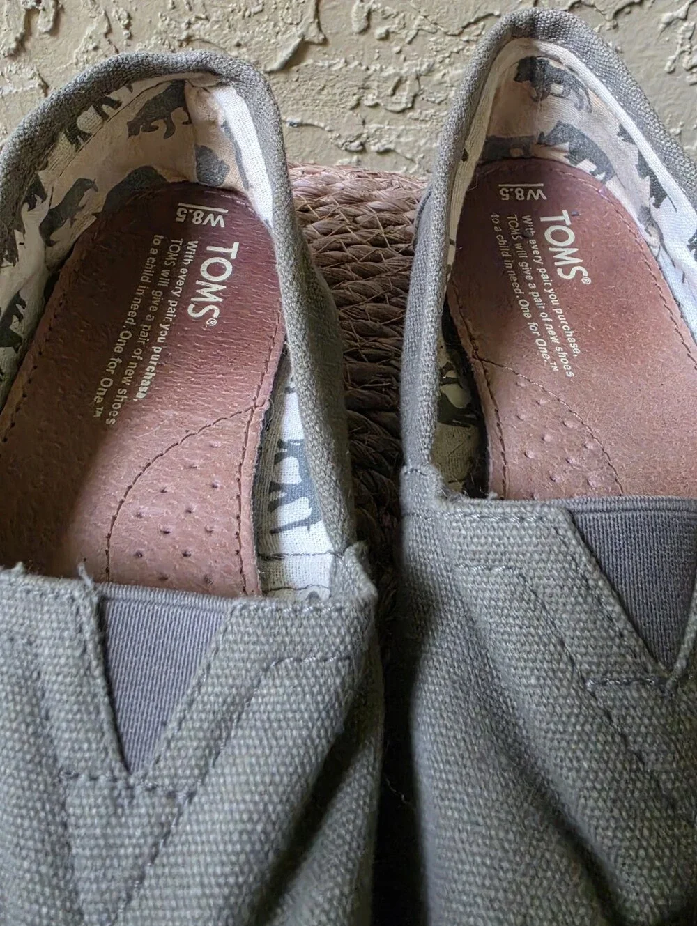 TOMS Olive Green Canvas Classic Alpargata Slip-On Flats – Women's Size 8.5